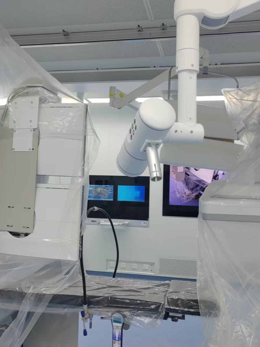 Ceiling mounted 4K surgical field camera for OR integration project
